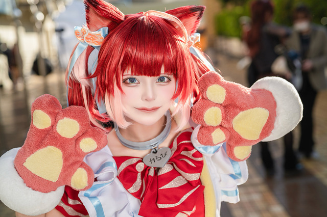 【コスプレ】赤身かるびの自由奔放なポーズと明るい笑顔に100点満点!美少女レイヤーは衣装とウィッグの拘りもすごかった【写真8枚】 画像