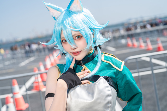 【コスプレ】“猫耳×シノン”が反則級の可愛さ！イタズラ好きな表情で奔放なポージングを見せる美女レイヤーが最高すぎた【写真8枚】 画像