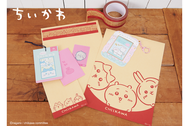 「ちいかわ」郵便局アイテムが4月18日発売！傾けると絵柄変わるチェンジングカード、郵便を送る際に使える茶封筒など全4種 画像