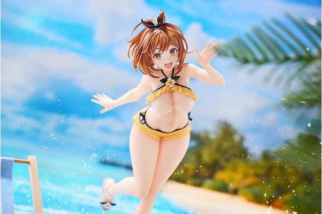 ムチムチ太ももがいっぱい!アニメ『ライザのアトリエ』よりライザ、クラウディア、リラが水着フィギュアで揃い踏み 画像