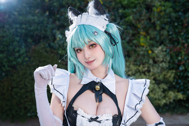 【コスプレ】猫耳メイドはいかが?フリルエプロン&白ニーハイでお迎えしてくれる『NIKKE』プリバティの可愛さが爆発!【写真8枚】 画像