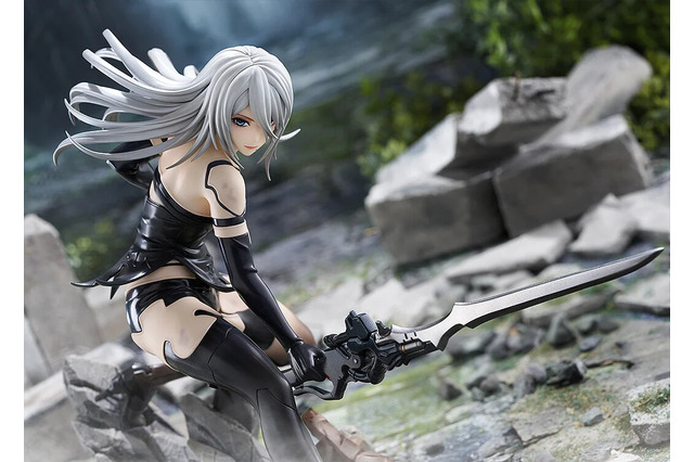 激しい戦闘の中で魅せるふともも！「ニーアオートマタ」より「A2」が立体化―躍動感あるポージングで四〇式戦術刀を構える 画像