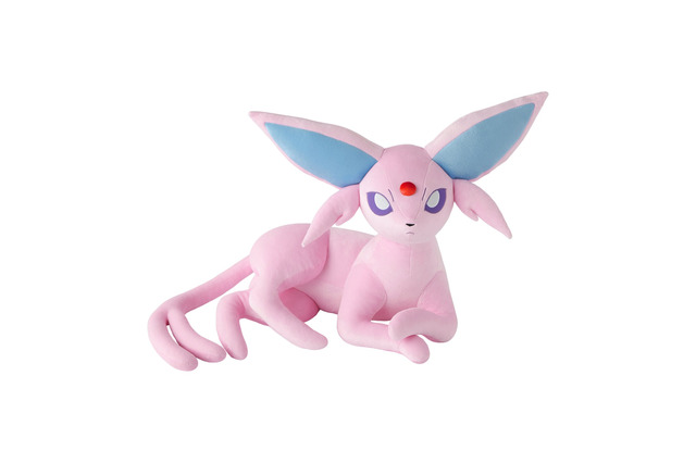 意外と大きい！『ポケモン』エーフィ、ブラッキーの等身大ぬいぐるみが予約受付中―ぐるっと見られるサンプル画像も 画像