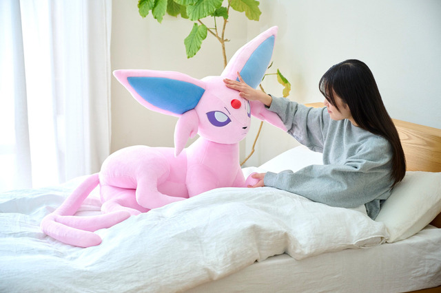 『ポケモン』エーフィ、ブラッキーの等身大ぬいぐるみ予約は6月16日まで! 画像
