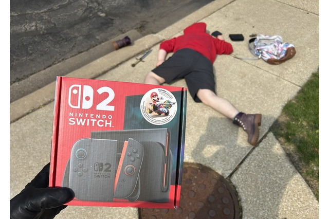 「スイッチ2安く買えたぜ!」目の前には荷物ぶちまけ倒れた人…インパクト抜群の1枚が話題に 画像