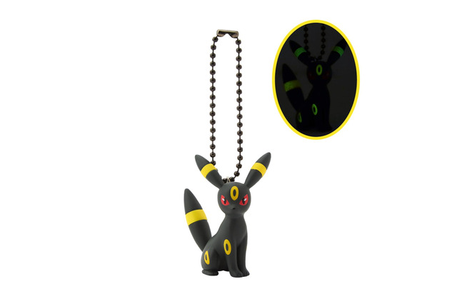 暗闇の中、ブラッキーの模様がほのかに光る!『ポケモン』カプセルトイ「蓄光フィギュアチャーム」が6月12日よりポケセンオンラインにて発売 画像