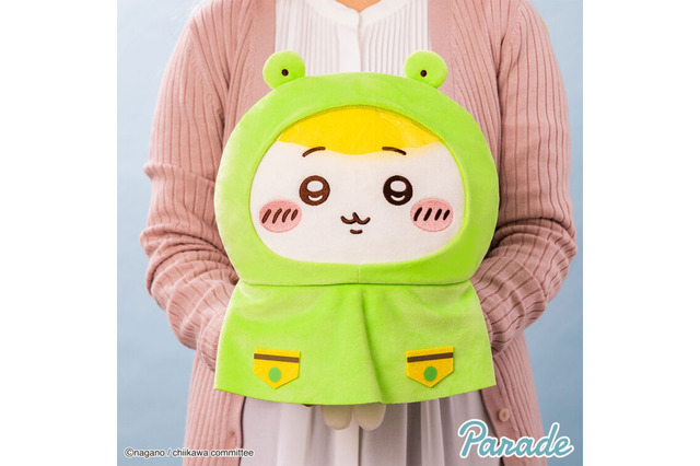 雨の日も楽しくなる！「ちいかわ」レインコートを着たBIGぬいぐるみがアミューズメント施設にて展開 画像