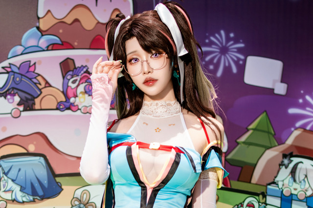 【コスプレ】『鳴潮』折枝の眼鏡美女っぷりがハンパない！どの角度からでも見惚れてしまう知的な姿にうっとり【写真6枚】 画像