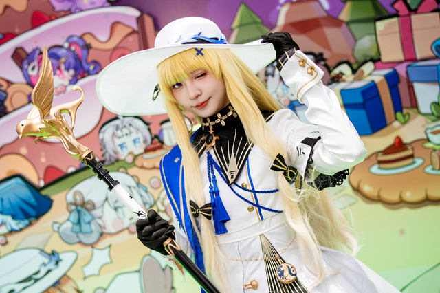 【コスプレ】『鳴潮』フィービーが愛らしい!王道の金髪美女がイベントでキュートな笑顔を振りまきまくる【写真8枚】 画像