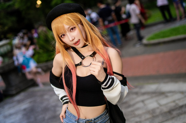 【コスプレ】美しいプロポーションが際立つ!「着せ恋」喜多川海夢のへそ出し衣装が似合う香港美女が登場【写真8枚】 画像