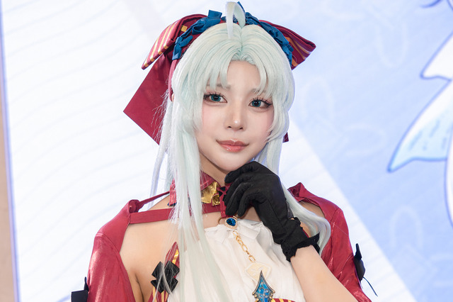 【コスプレ】エレガントな振る舞いが様になる!『鳴潮』カルロッタの公式レイヤーの微笑みに癒やされた【写真9枚】 画像