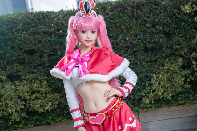 【コスプレ】ワンピースの体型を完全再現したペローナ!セーラー戦士にVTuberまで「Ultra acosta!」美女レイヤー9選【写真40枚】 画像