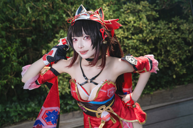 【コスプレ】妖しの笑みに誘惑されそう！脚線美も素晴らしい『崩スタ』花火が似合う美女レイヤーに注目【写真7枚】 画像