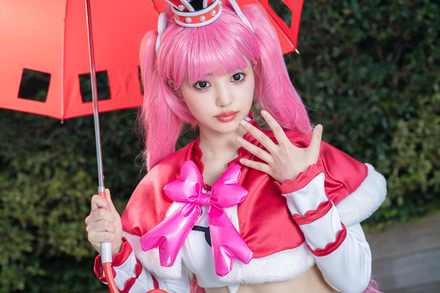 【コスプレ】原作と並べて見て欲しい!「ワンピース」体型を完全再現したペローナの本物ぶりに賞賛の嵐【写真9枚】 画像