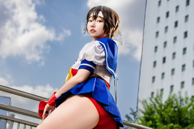 【コスプレ】『ストリートファイター』さくら、とんでもない破壊力の太ももを披露！圧巻の健康的な美ボディに見惚れる【写真9枚】 画像