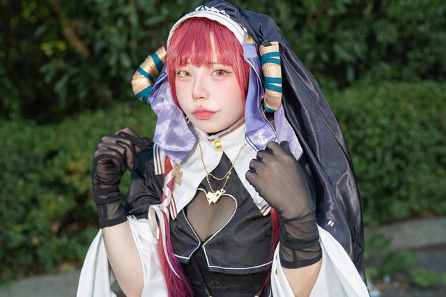 【コスプレ】懺悔室に通いたくなるシスターマリン登場！ハートに透ける胸元に白ニーハイで見せる魅惑の表情にドキッ【写真7枚】 画像