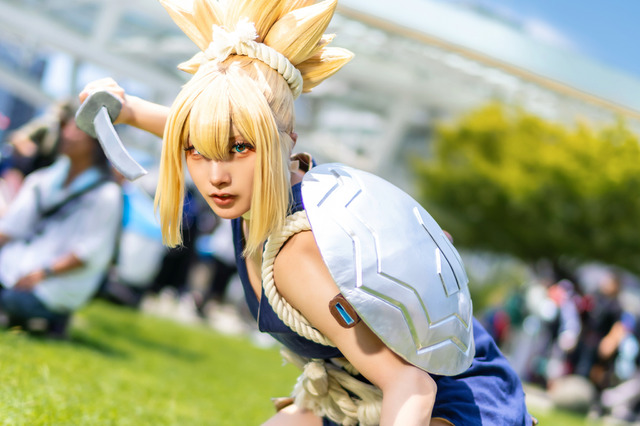 【コスプレ】「Dr.STONE」コハクがクオリティー高すぎるだろ！スタイル抜群の美女レイヤーが野性味あふれるポーズで魅せる【写真8枚】 画像