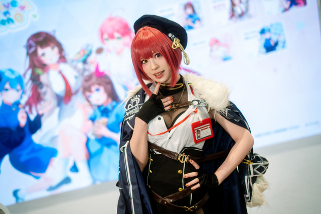 【コスプレ】香港で使える「ホロライブ」デザインの交通ICカードとは？マリン船長に扮した美女レイヤーがPRする便利アイテムを紹介【写真9枚】 画像
