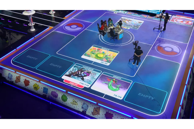 『ポケカ』世界大会、未来感あふれる“床”の演出に反響！「遊戯王のソリッドビジョンみたい」「全TCGプレイヤーの夢じゃん」 画像