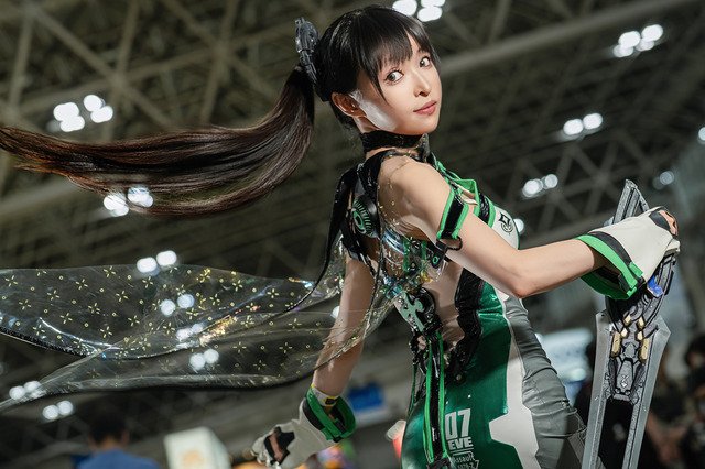 【コスプレ】ボディスーツで際立つスタイル！躍動感あふれるアクションポーズで魅せる『Stellar Blade』の美女レイヤー【写真13枚】 画像