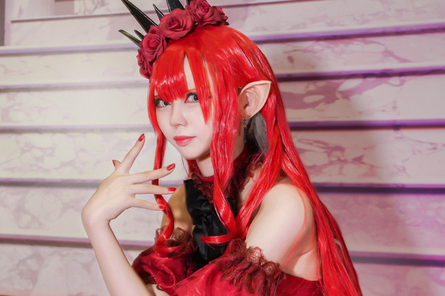 【コスプレ】美脚がチラリ！真っ赤なミニスカドレスを着こなす『FGO』バーヴァン・シーが華やかすぎた【写真9枚】 画像
