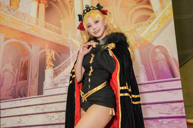 【コスプレ】スラリと伸びる美脚がまぶしい！ツインテールな冥界の女神「エレシュキガル」が美しくも威厳ある姿を見せる【写真8枚】 画像