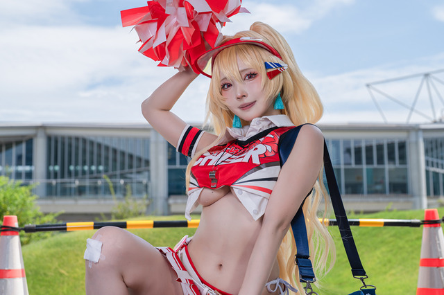 【コスプレ】美くびれ×ヘソ出しチア衣装で健康美が弾ける!応援で元気マシマシな『NIKKE』のクレイが可愛すぎた【写真10枚】 画像