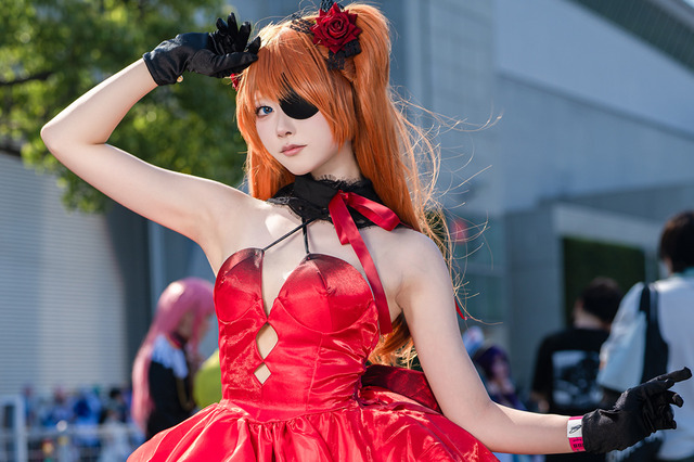【コスプレ】『NIKKE』コラボのアスカが艶やか！しなやかなポージングで「背中で魅せる」を体現する美女レイヤー【写真9枚】 画像