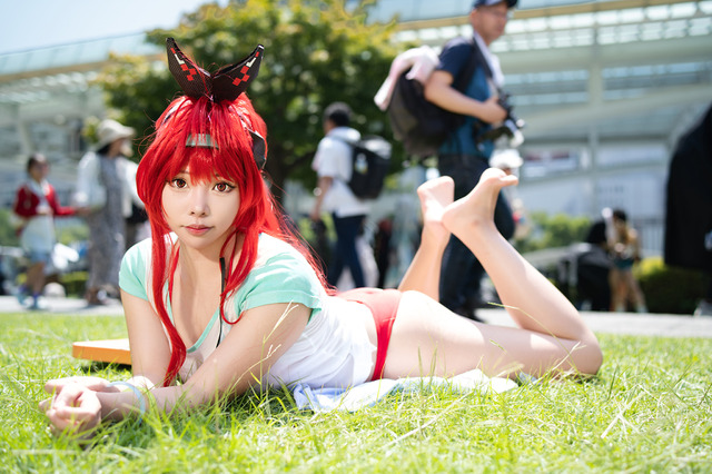 【コスプレ】『NIKKE』レッドフードの夏衣装が美しい！むっちり太ももが迫力満点の二次元ボディは再現度が高すぎる【写真8枚】 画像