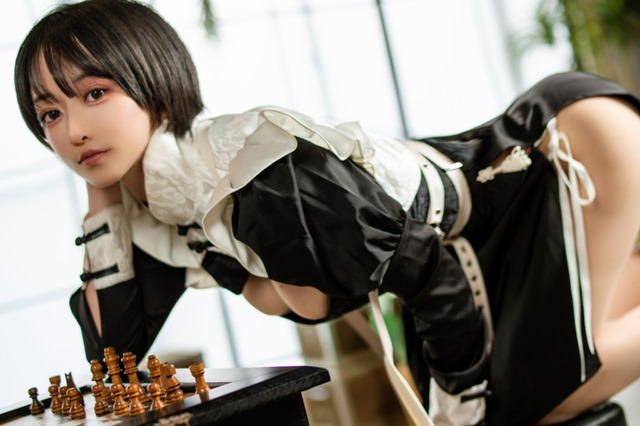 フィギュア体型の美女が魅せるチャイナドレスの進化系!妖艶なスリット×ミニ丈ワンピースから覗く美脚の極致がここにある【写真7枚】 画像