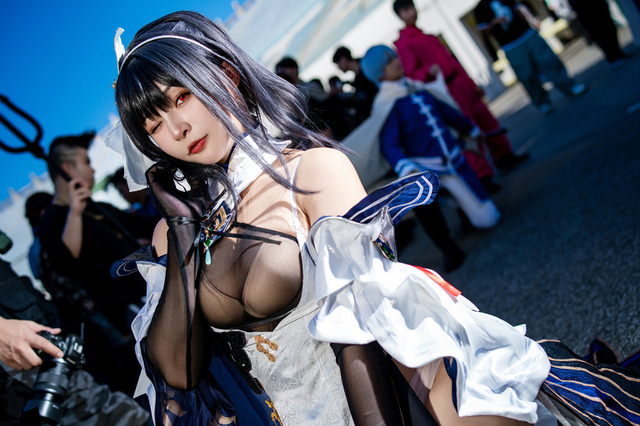 【コスプレ】シースルーな衣装×太もも曲線美が生み出す芸術点が高すぎる！台湾美女の『アズレン』鎮海のセクシーな魅力にクラクラ【写真9枚】 画像