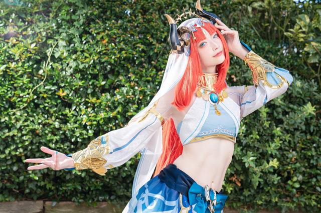 【コスプレ】ニィロウの美しすぎる完璧なくびれを見よ!魅惑的な表情と優雅な舞で人々を魅了する美女レイヤー【写真8枚】 画像