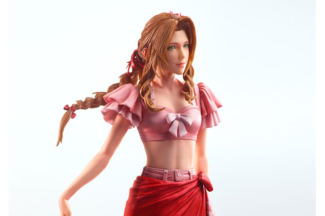 『FF7』パレオまとった水着エアリスが美しい…！可動するクラウドからティファまで、3人のフィギュアが予約受付中 画像