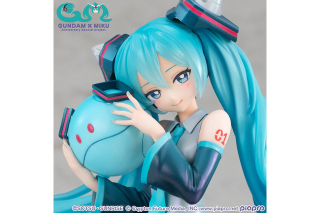 ガンダム45周年「初音ミク」×「ダブルオーガンダム」が1/7スケールフィギュア化！キュートなイラストを繊細に表現 画像