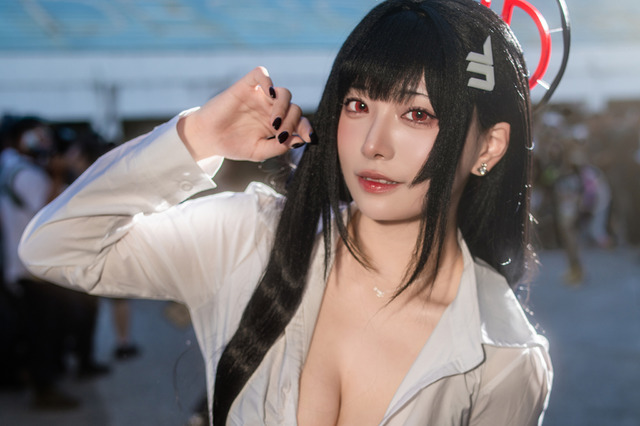 【コスプレ】黒ストッキングにタイトなミニスカートが完璧！香港美女の『ブルアカ』調月リオは目のやり場に困る美しさ【写真8枚】 画像