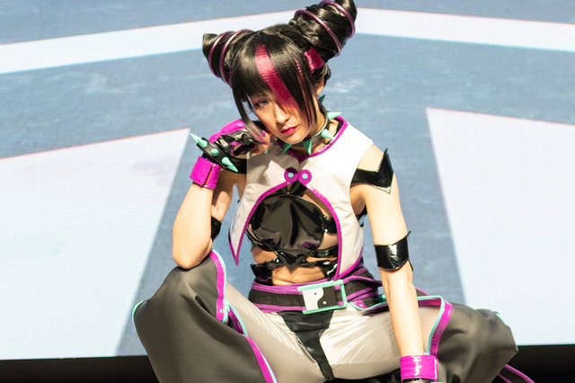 【コスプレ】『スト6』ジュリとの対戦希望者が押しかける!TGS2025で百人組手になっても涼しい顔をする美女レイヤー【写真16枚】 画像