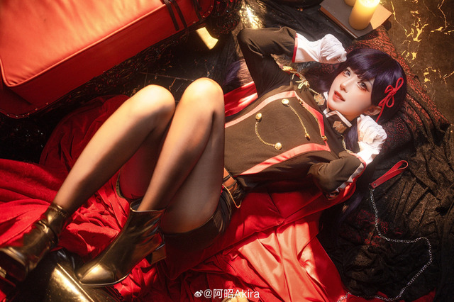 【タイツの日】絶妙な透け感と艶やかなシルエットで美脚を引き立たせる!組長からバニーガールまで魅惑の美女コスプレイヤーまとめ【写真49枚】 画像