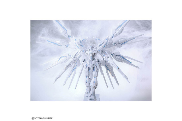 純白の「MGEX ストフリ」が息を呑む美しさ！全身を白に染め上げた「TWILIGHT COATING」としてガンプラに舞い降りる 画像