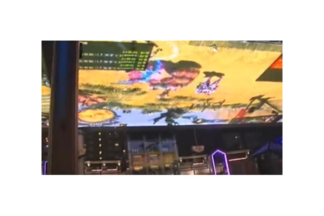 まさにスケールは中国・・・超巨大スクリーンでゲームを遊んだ男性 画像
