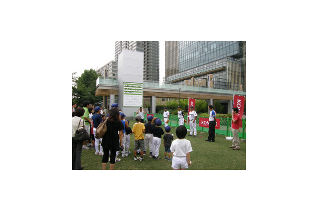 KONAMI、東京ミッドタウンでキャッチボールを体験できるイベントを開催 画像