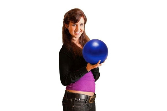 “リアルなボウリング体験”・・・Kinect向けにボウリングの玉が発売（重さ0.5kg）  画像