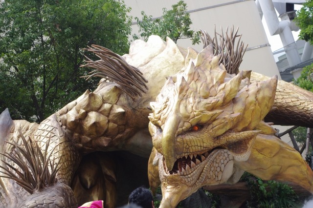 黄金に輝くリオレイア希少種、等身大サイズでUSJに現る！ギネス記録にも認定 画像