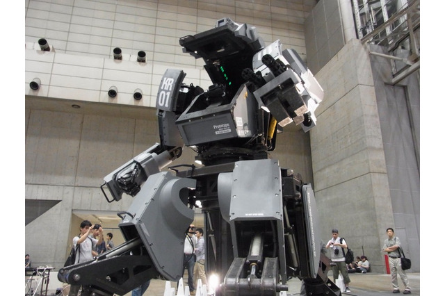 【ワンフェス2012夏】搭乗可能な巨大ロボット「クラタス」、幕張メッセに立つ！ 画像