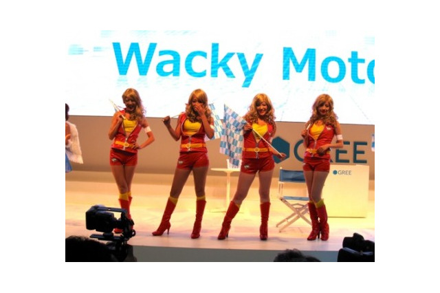 【TGS 2012】コンパニオンさんとレースバトル!グリーブースのiOS/Android『Wacky Motors GP』 画像