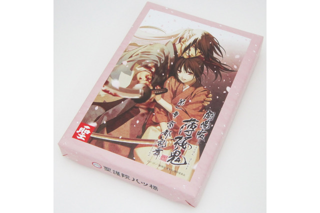 「京まふ」コラボ八ッ橋に「劇場版 薄桜鬼  第一章 京都乱舞」が登場、変若水をイメージしたいちご味に 画像