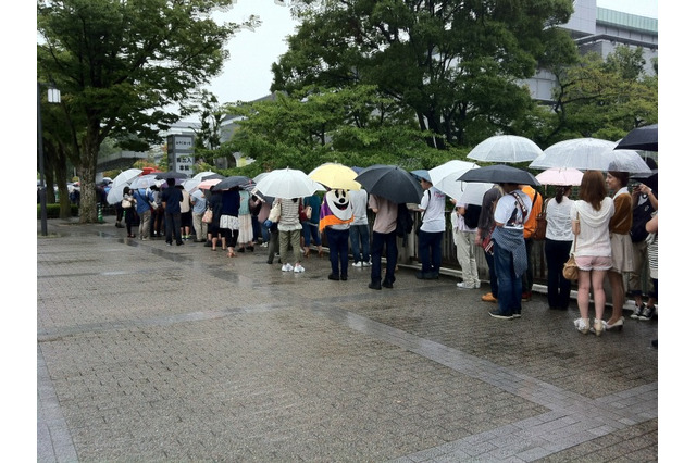 【京まふ2013】開催初日、雨が降る中多くのファンが朝早くから長蛇の列 画像