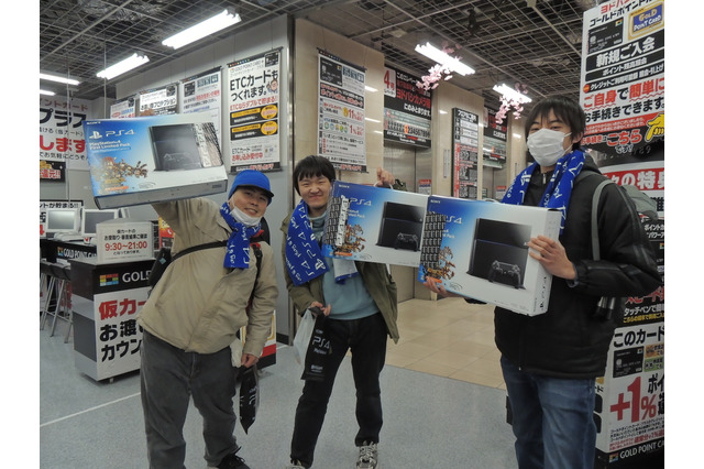 【PS4発売特集】PlayStation 4、遂に日本でも発売スタート ― 秋葉原には70名以上が集結 画像