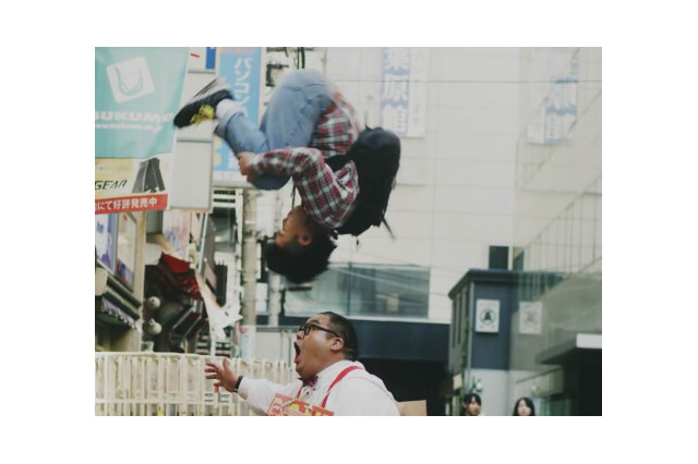 秋葉原を舞台にしたステルスゲーム…そのプロモ映像が、某アサシン並みにアクロバティック 画像