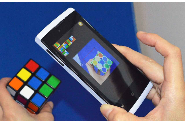 スマホで「ルービックキューブ」を撮影すると、6面揃えの手順を表示してくれるアプリが登場 画像