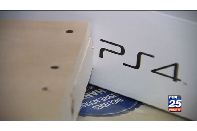 PS4のはずだったプレゼントの中身は「落書きされた木片」、「2015年素晴らしかったアニメ」結果発表、ファミコン互換機の自作キット「ファミつく」登場、など…昨日のまとめ(12/28) 画像